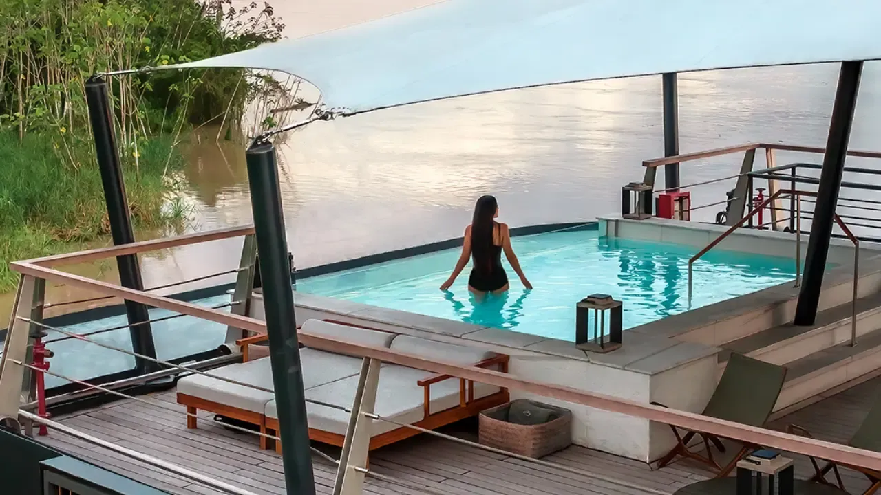 Luxury Cruises in the Amazon Rainforest: The Ultimate Guide to Exploring Nature in Style 🌿🚢