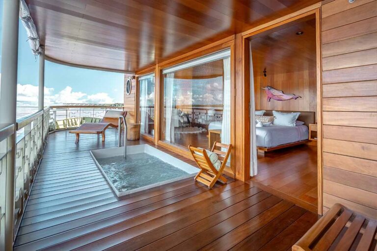 Delfin-I-Deluxe amazon river cruise from peru