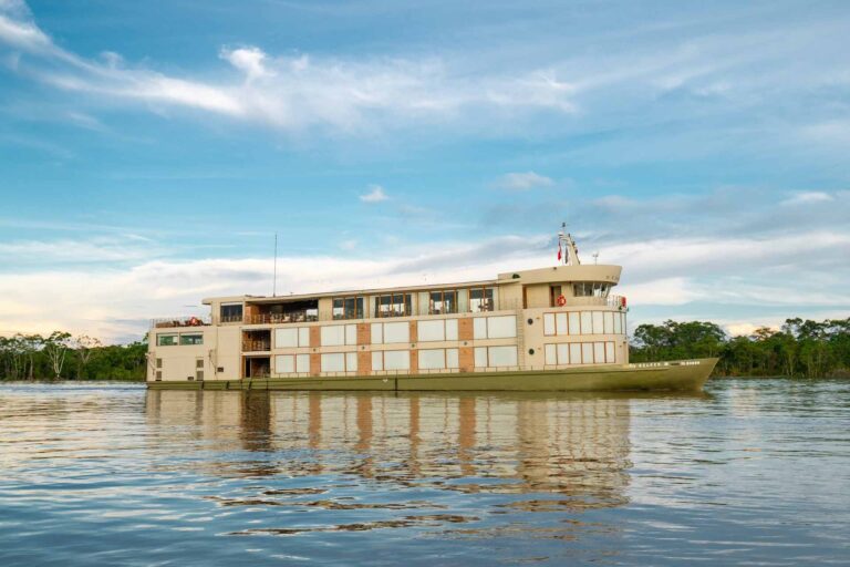 Delfin-III Cruise Experiences from Iquitos